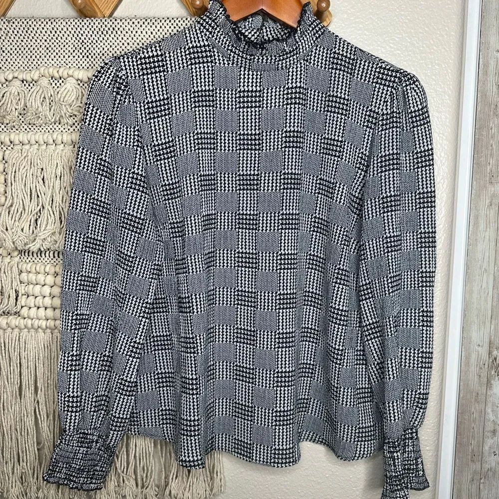 Forever 21 Monochrome Houndstooth Blouse (Small)